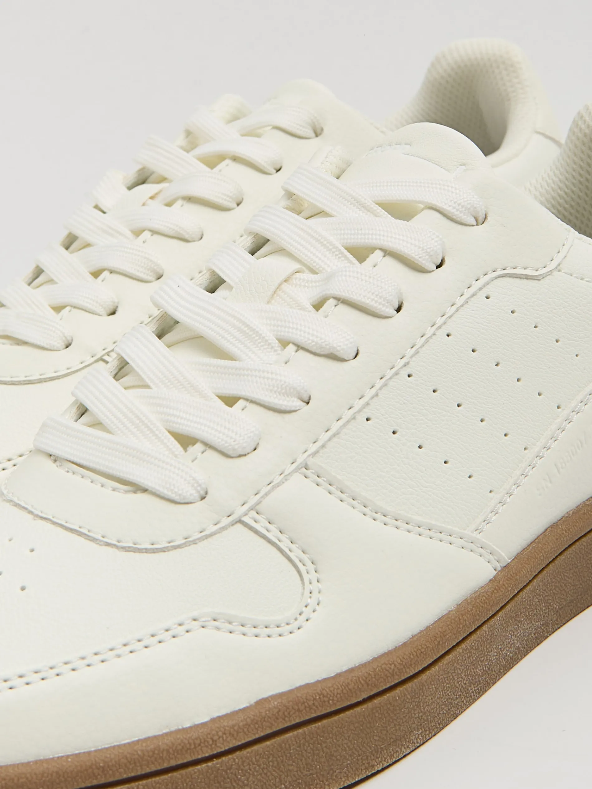 Cropp Sneakersy*Białe sneakersy z imitacji skóry