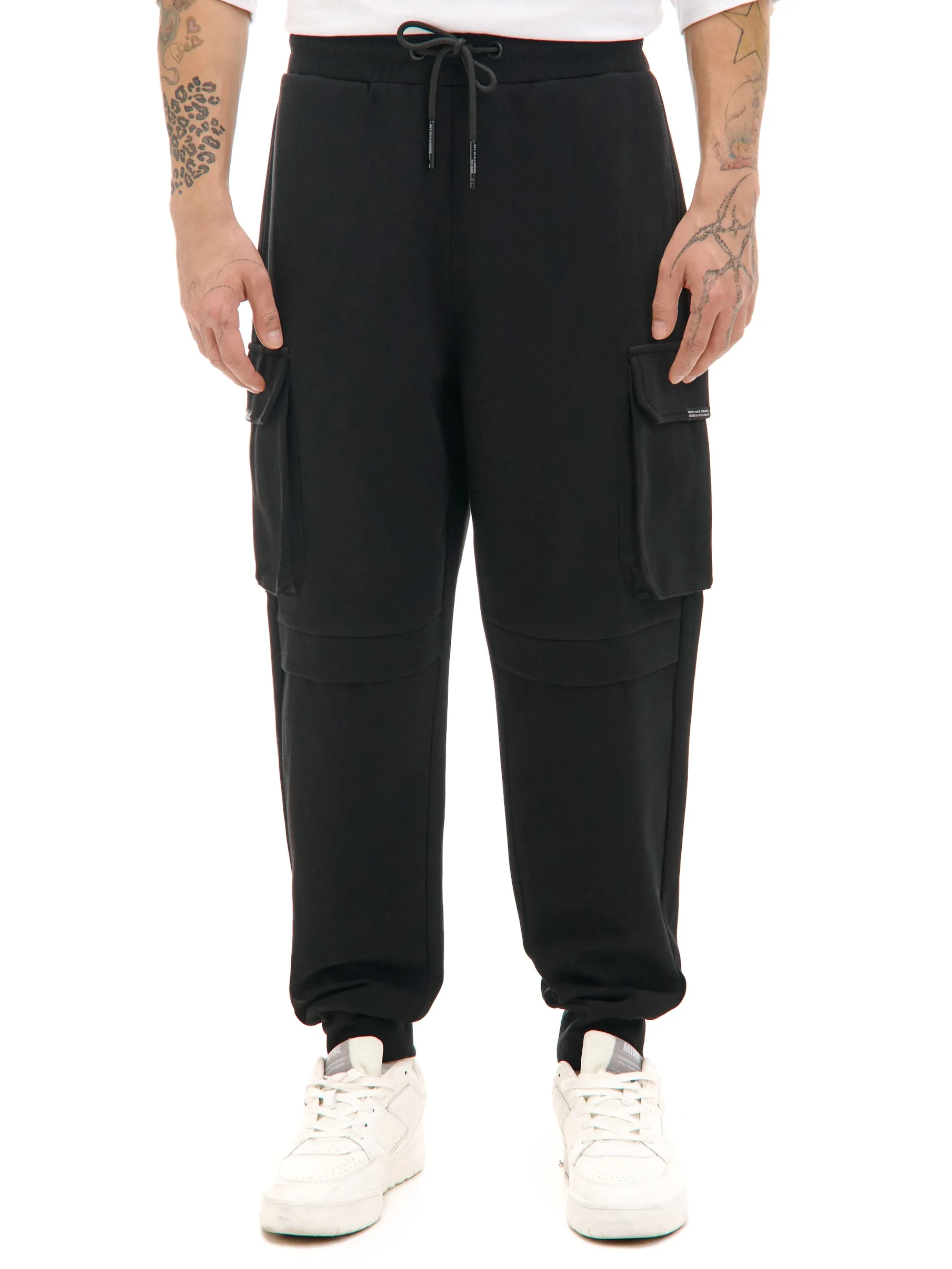 Cropp Spodnie*Czarne dresowe joggery z kieszeniami