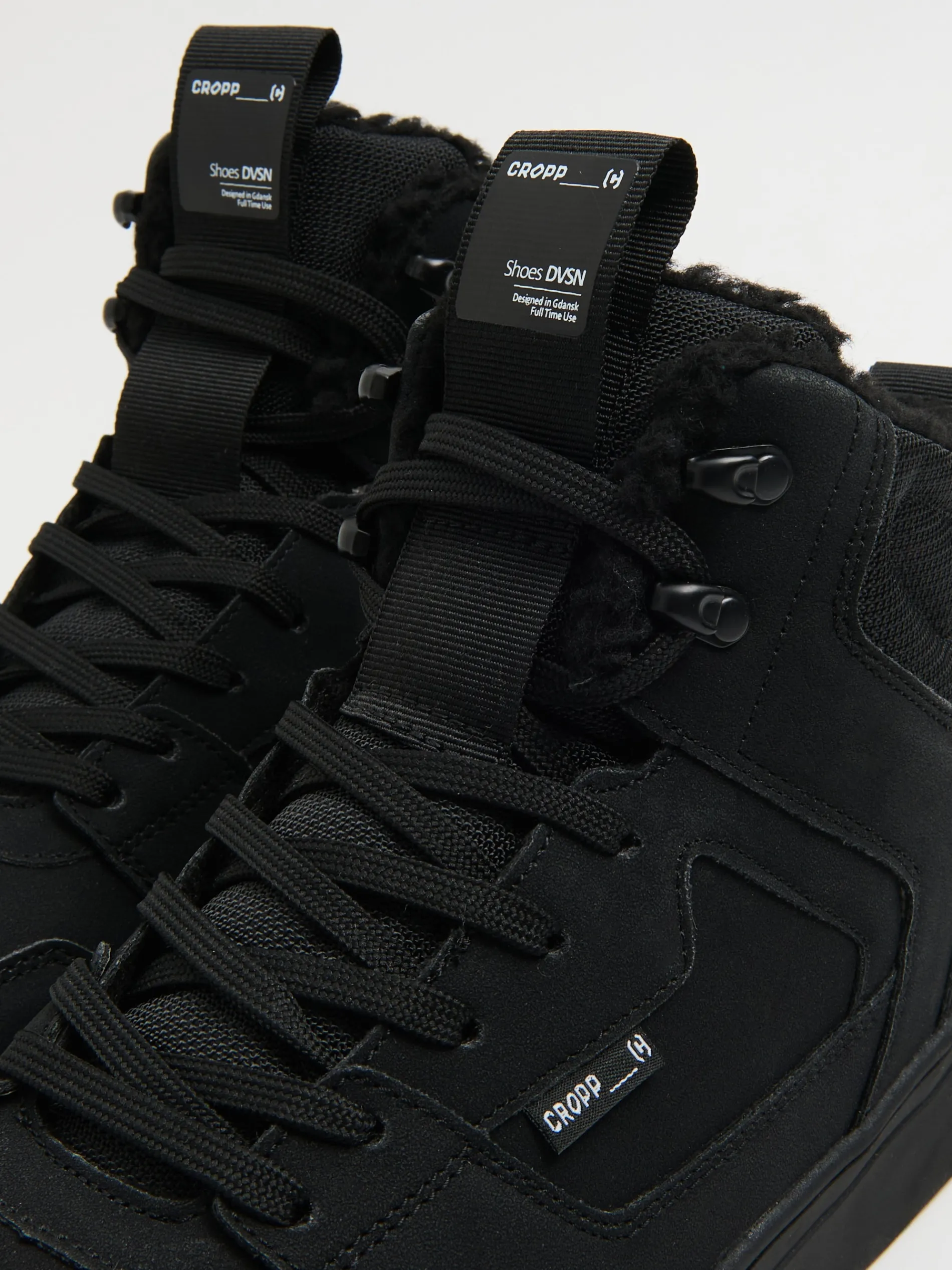 Cropp Sneakersy|Za Kostkę*Czarne sneakersy ze sztucznym barankiem