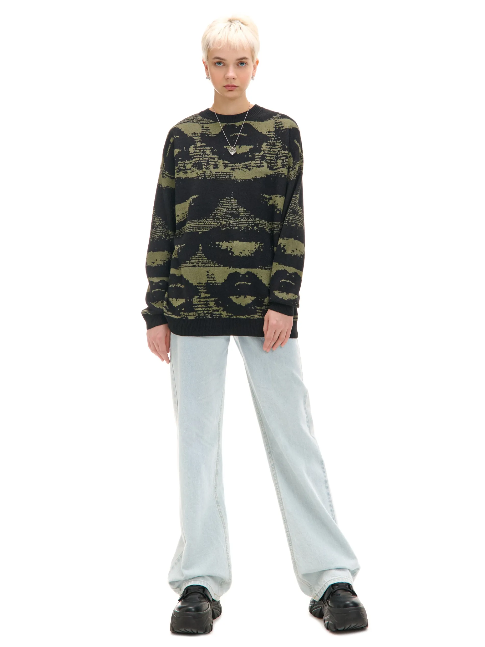 Cropp Swetry*Czarny sweter z artystycznym nadrukiem