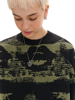 Cropp Swetry*Czarny sweter z artystycznym nadrukiem