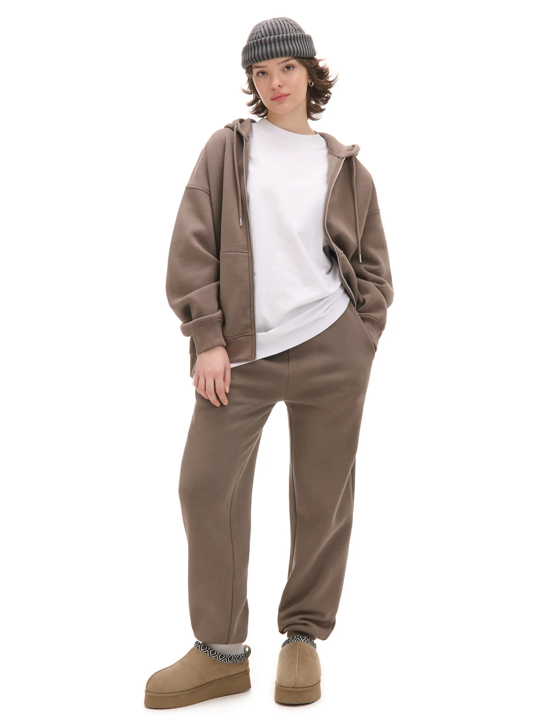 Cropp Spodnie*Dresowe joggery z nadrukiem