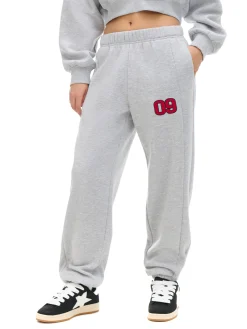 Cropp Spodnie|Sety*Jasnoszare dresowe joggery z naszywką