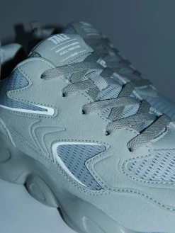 Cropp Sneakersy*Jasnoszare sneakersy z odblaskowymi elementami