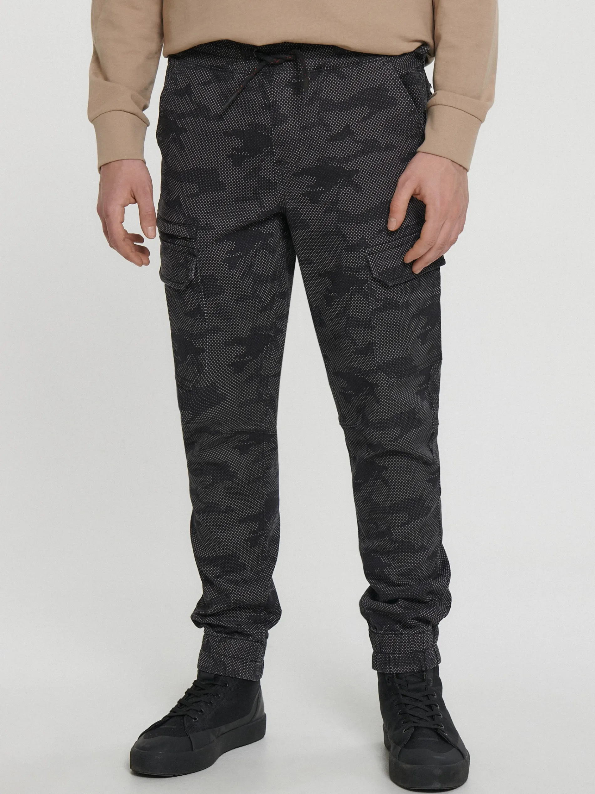 Cropp Spodnie*Joggery z kieszeniami cargo