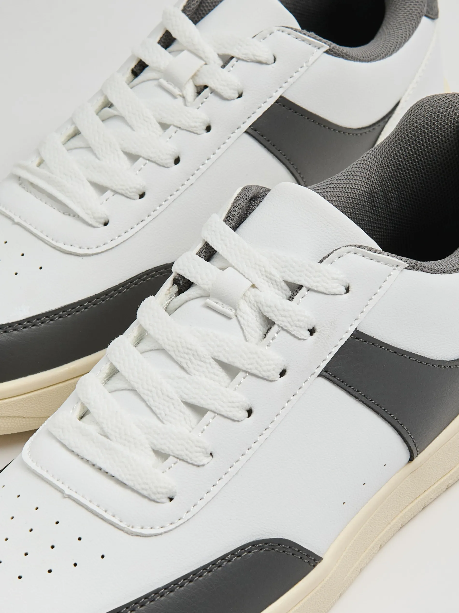 Cropp Sneakersy*Kontrastowe sportowe sneakersy