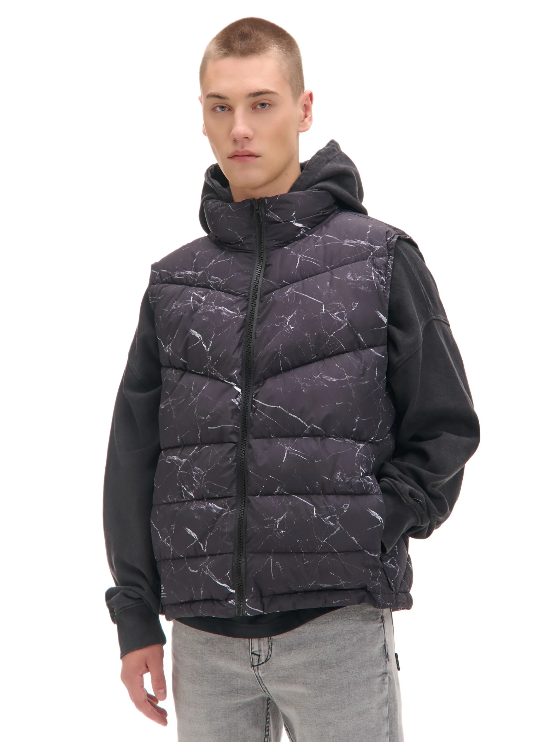 Cropp Kurtki, Płaszcze*Pikowana kamizelka z nadrukiem