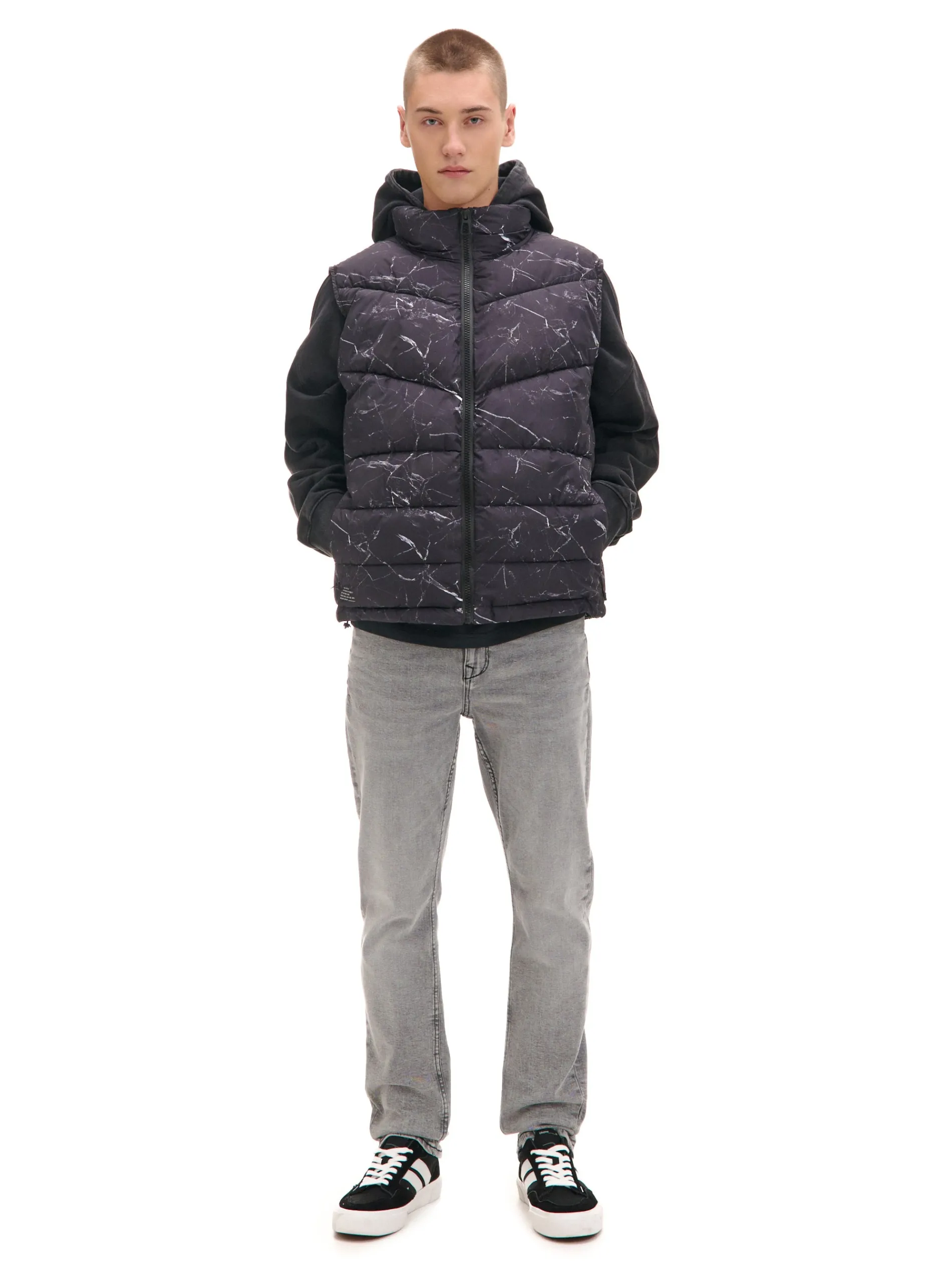 Cropp Kurtki, Płaszcze*Pikowana kamizelka z nadrukiem