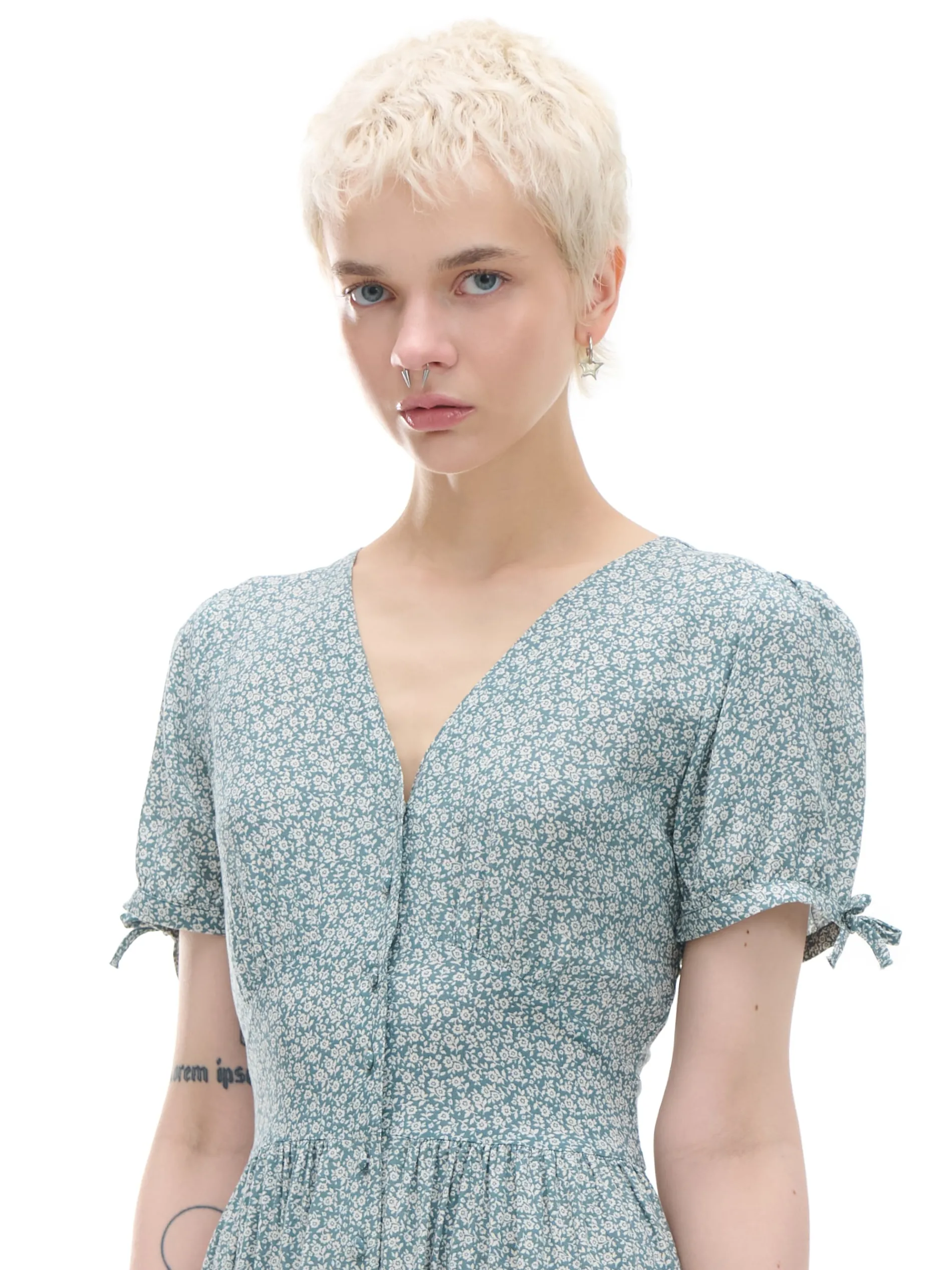 Cropp Sukienki, Kombinezony*Sukienka midi z motywem kwiatowym