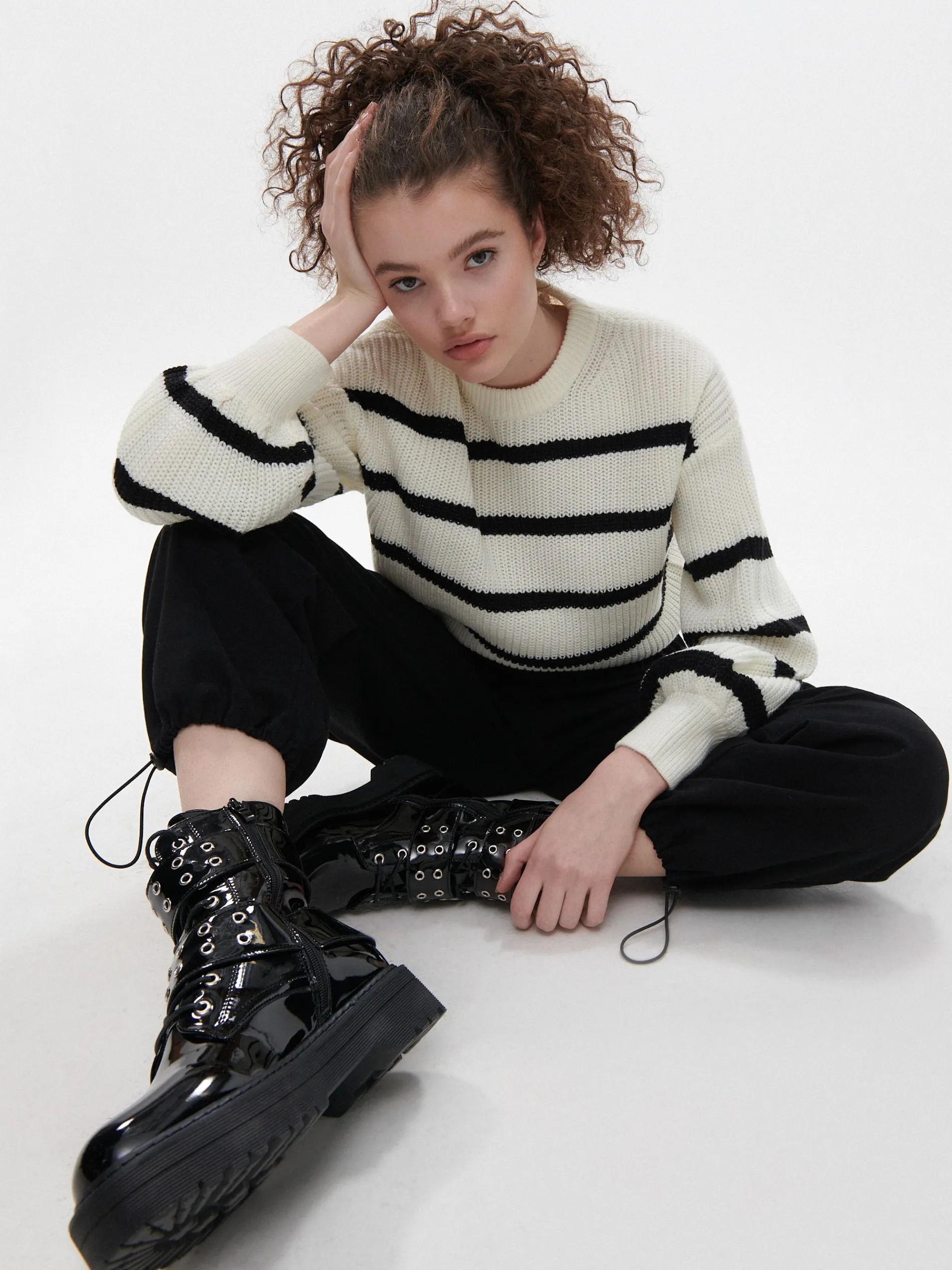 Cropp Swetry*Sweter w czarne paski