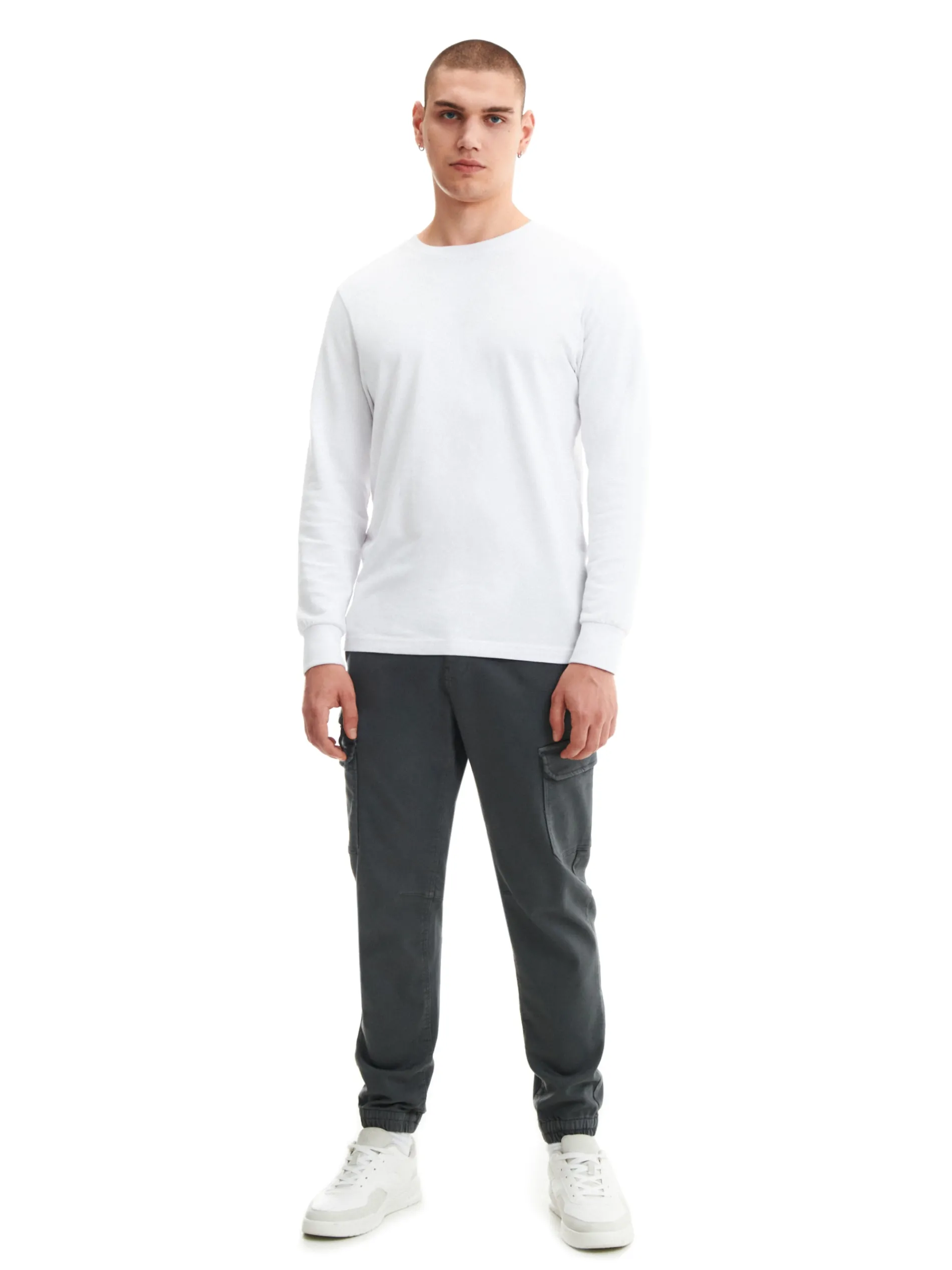 Cropp Spodnie*Szare joggery basic z kieszeniami cargo