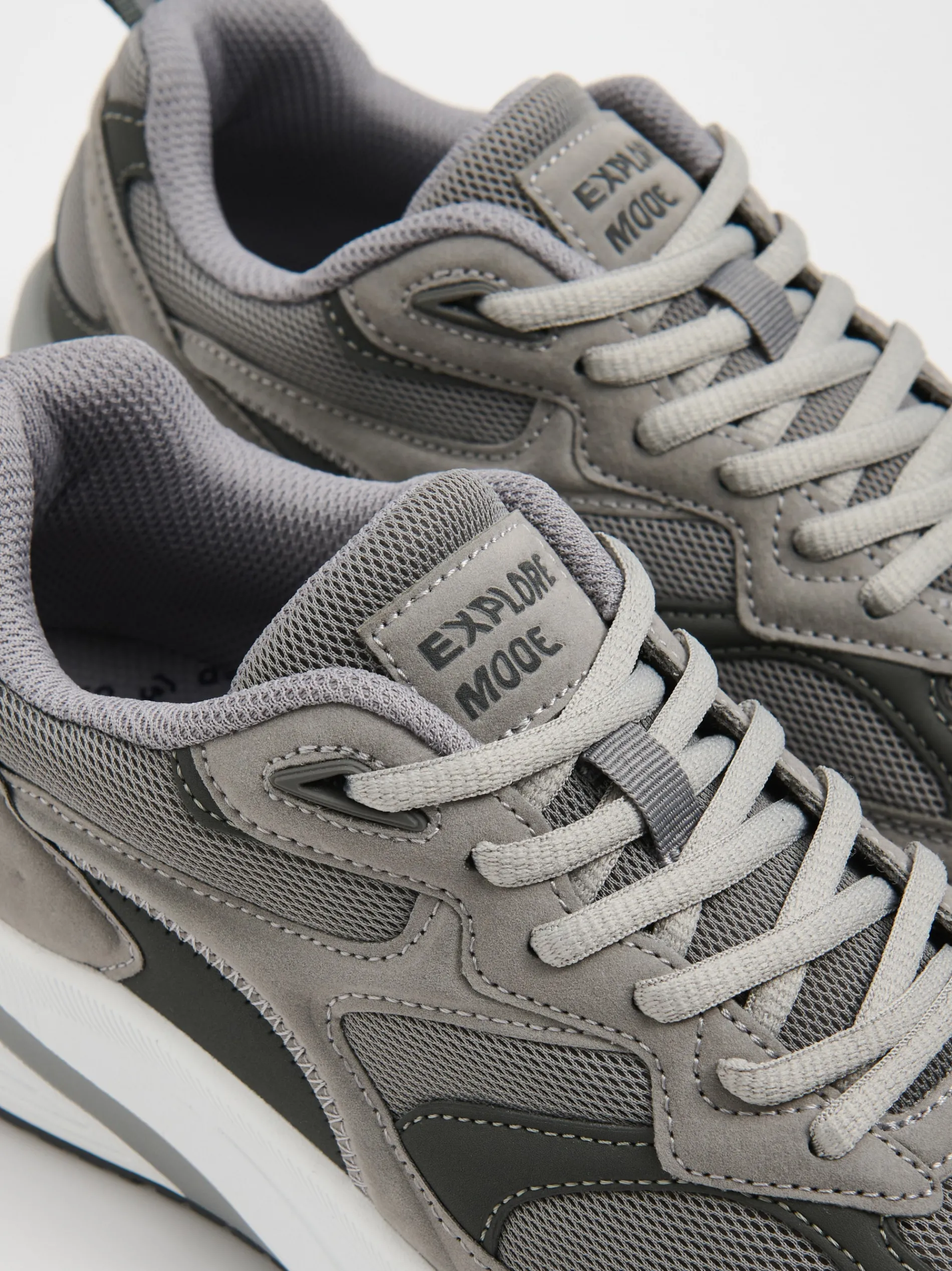 Cropp Sneakersy*Szare sneakersy z solidną podeszwą